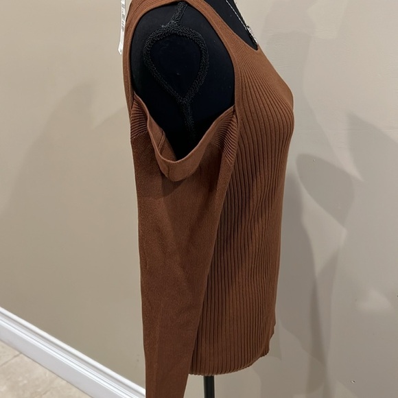 Open Edit cold shoulder sweater - Picture 4 of 7